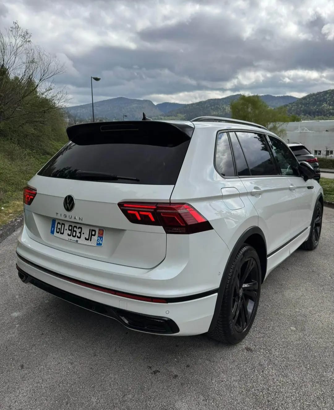 Volkswagen Tiguan R Line miniature 3