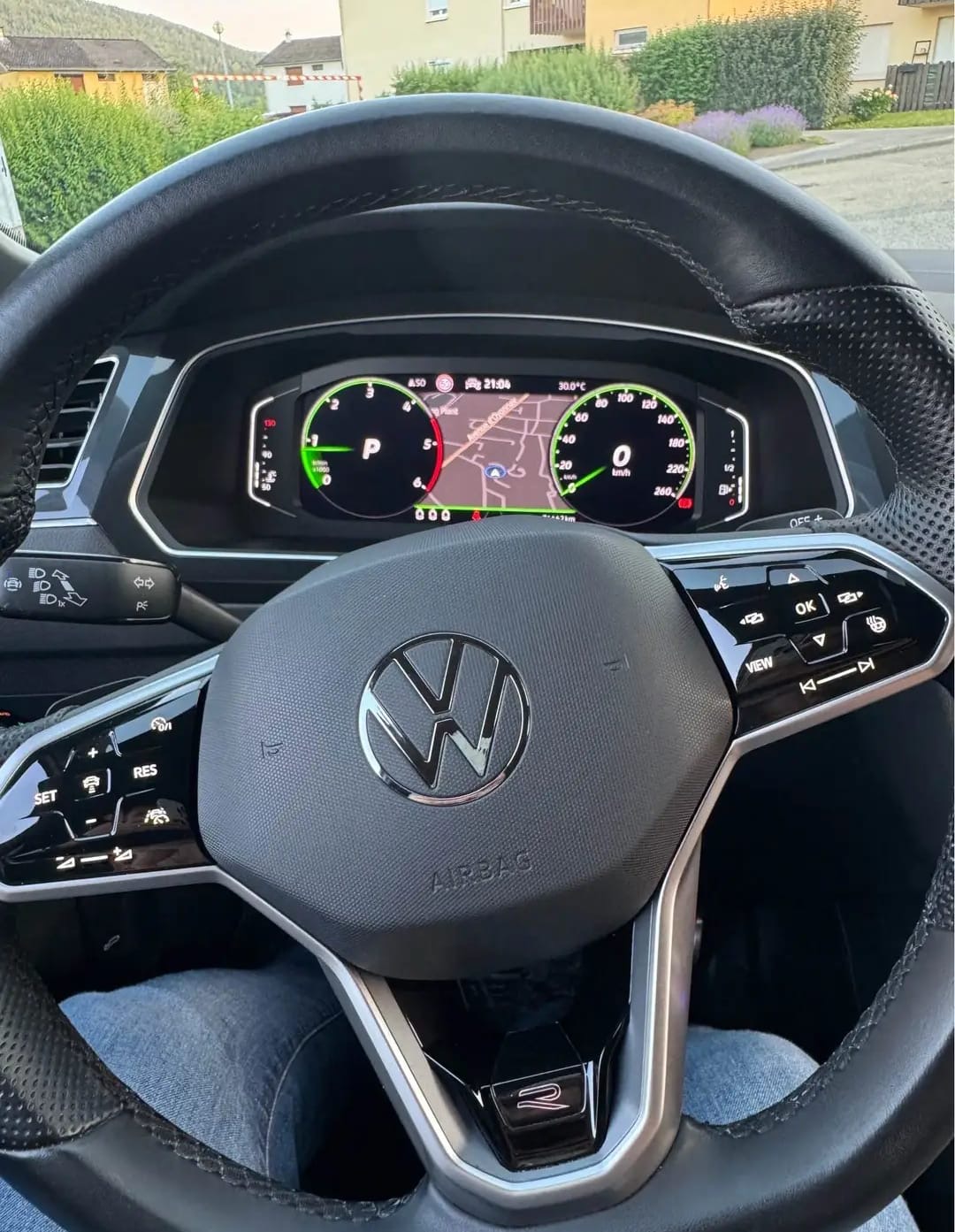 Volkswagen Tiguan R Line miniature 8