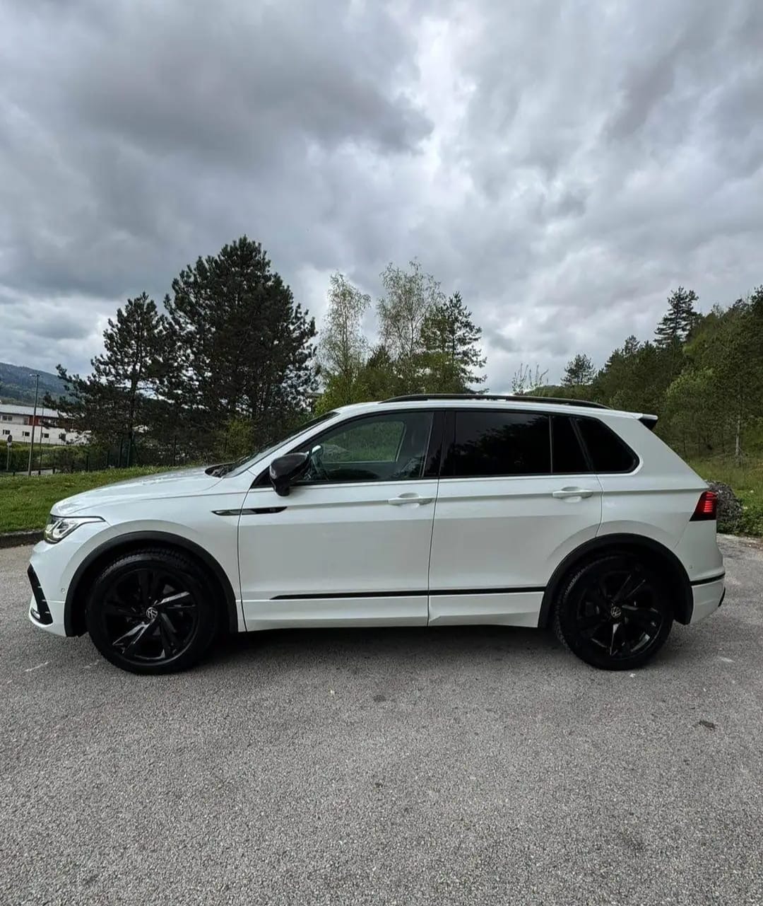 Volkswagen Tiguan R Line miniature 10