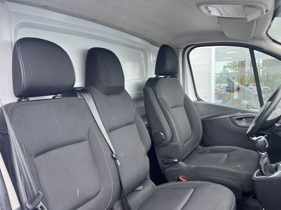 Renault Trafic (3) miniature 10