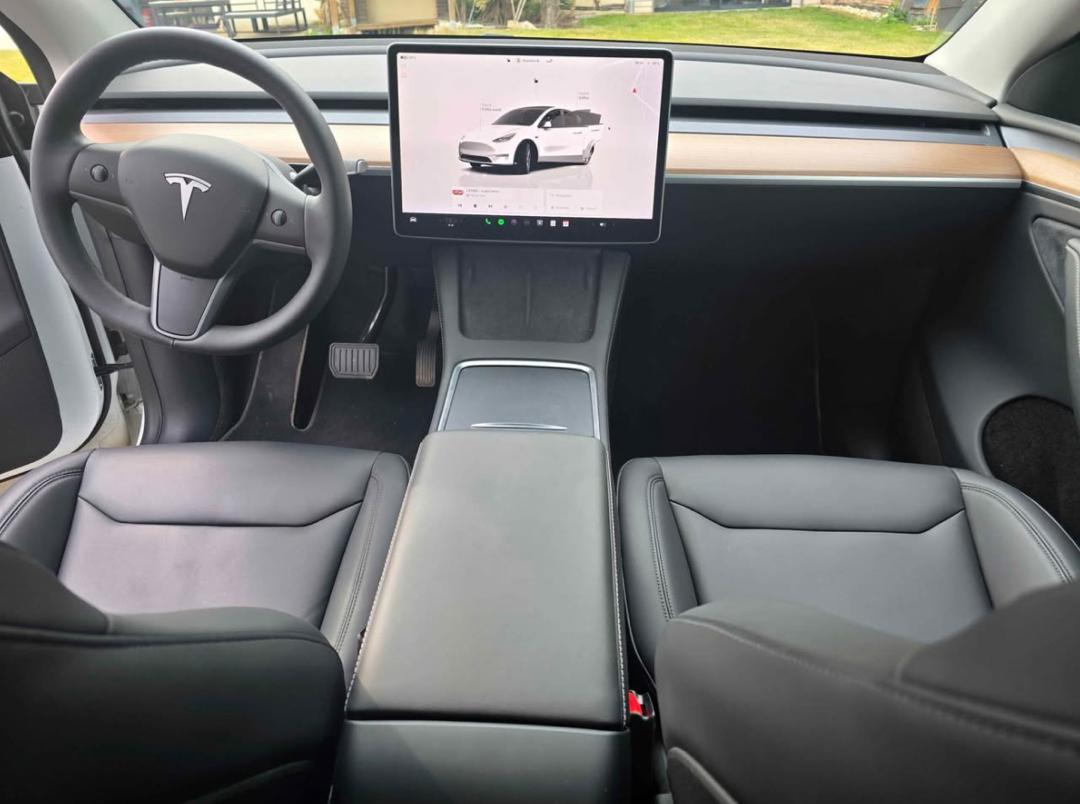 Tesla Model Y miniature 6