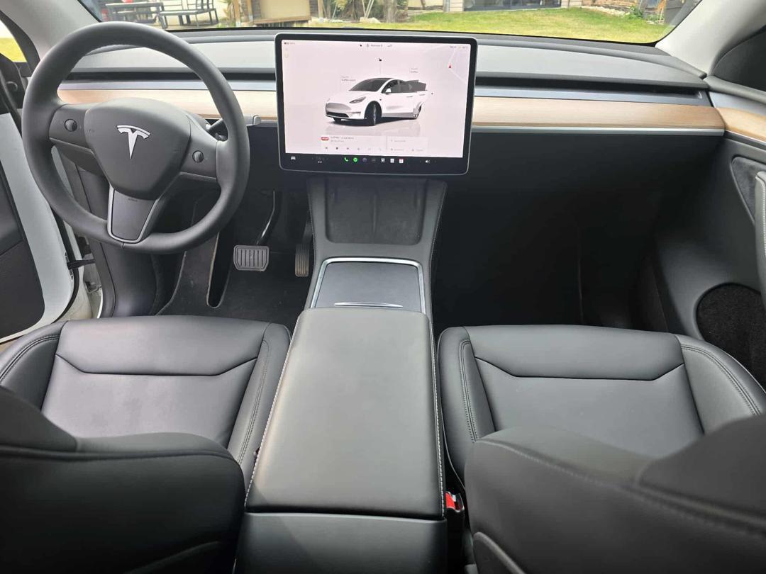 Tesla Model Y miniature 7