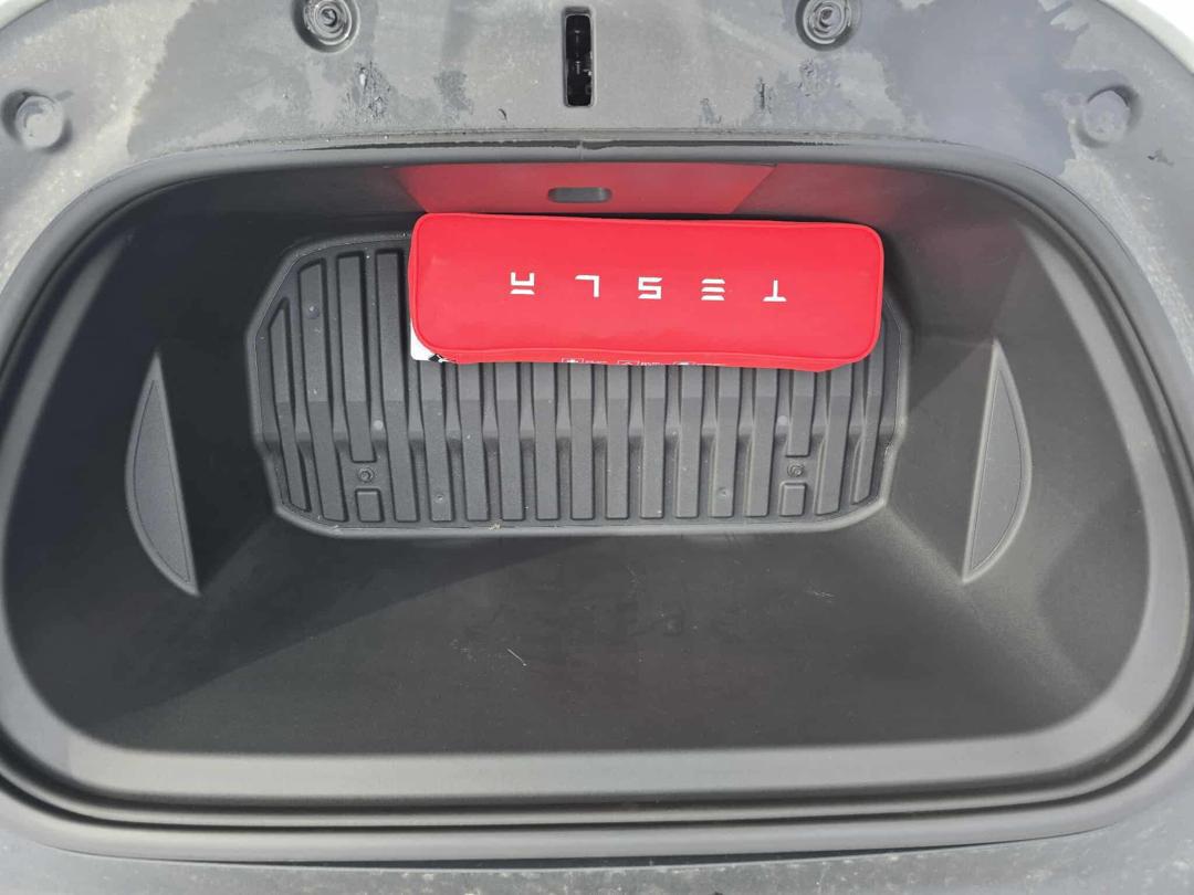 Tesla Model Y miniature 9