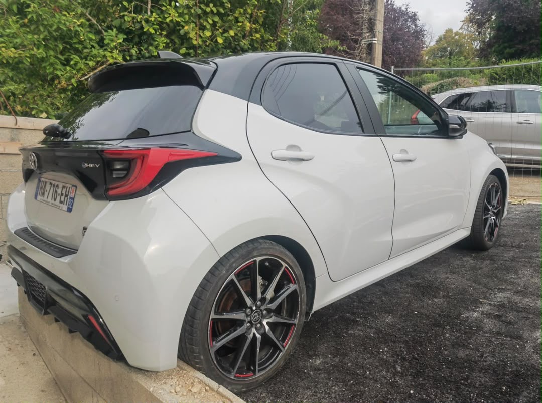 Toyota Yaris hybride miniature 2