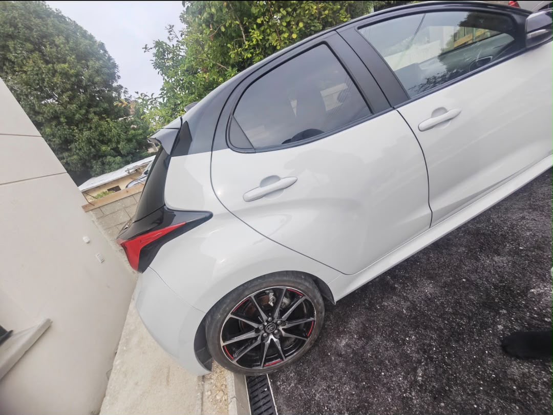 Toyota Yaris hybride miniature 12