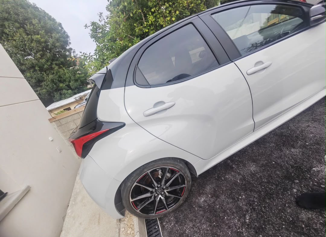 Toyota Yaris hybride miniature 15