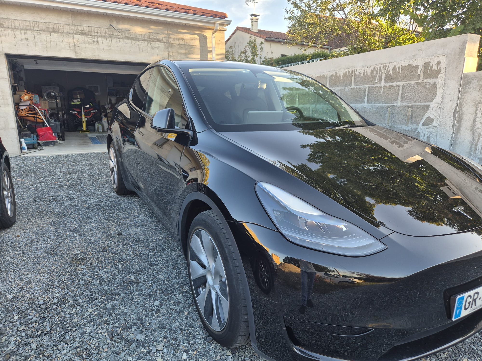 Tesla Model Y 2024 miniature 2
